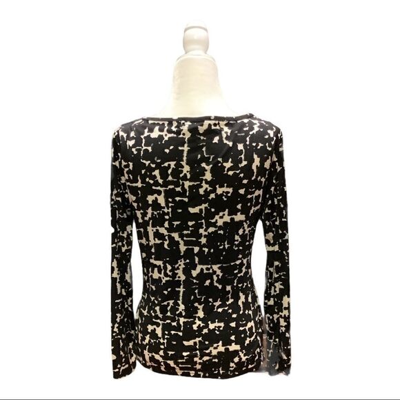 Jones New York- Animal Print Key Hole NeckLine Top - Picture 2 of 4